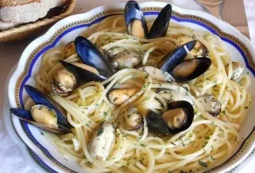 SPAGHETTI CON LE COZZE IN BIANCO