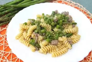 PASTA CON ASPARAGI E SALSICCIA