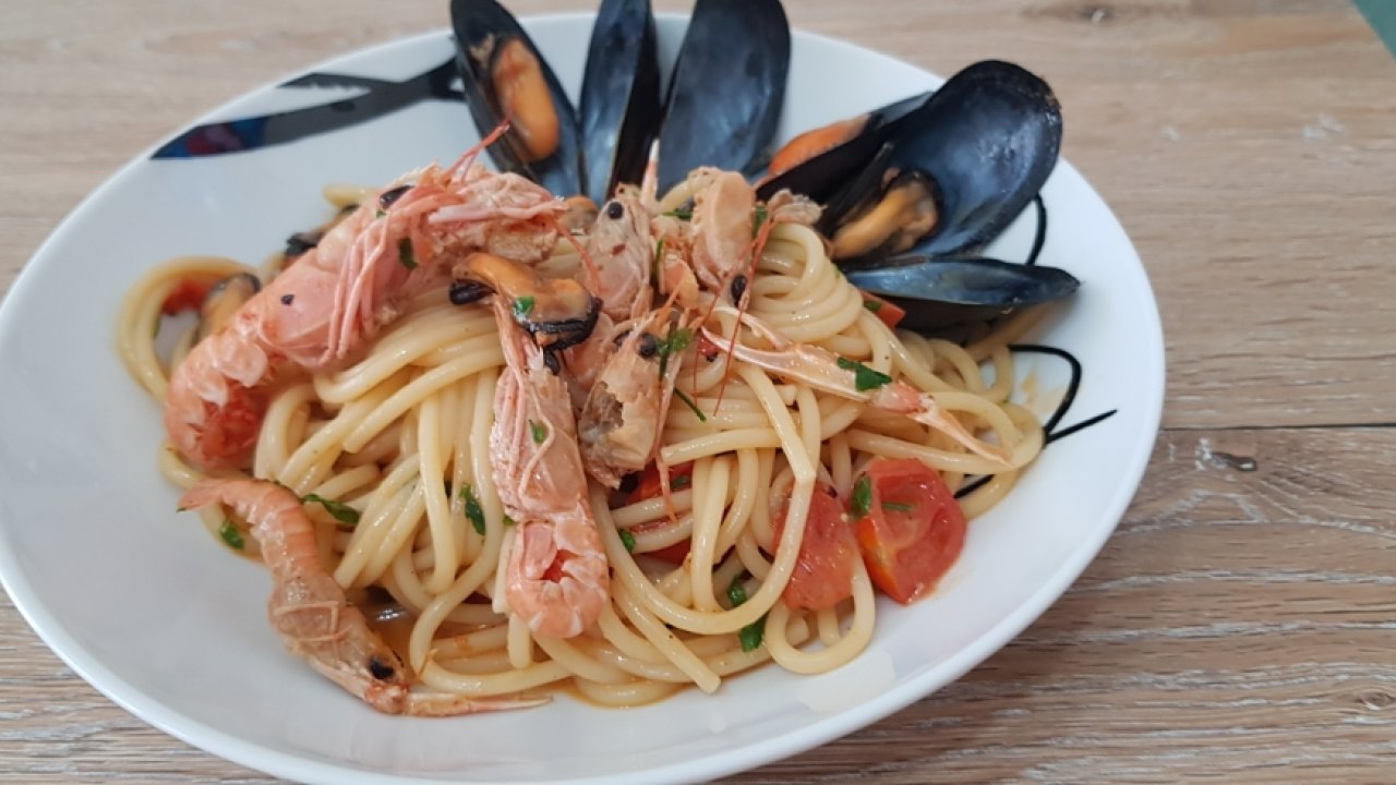 SPAGHETTI COZZE E SCAMPI