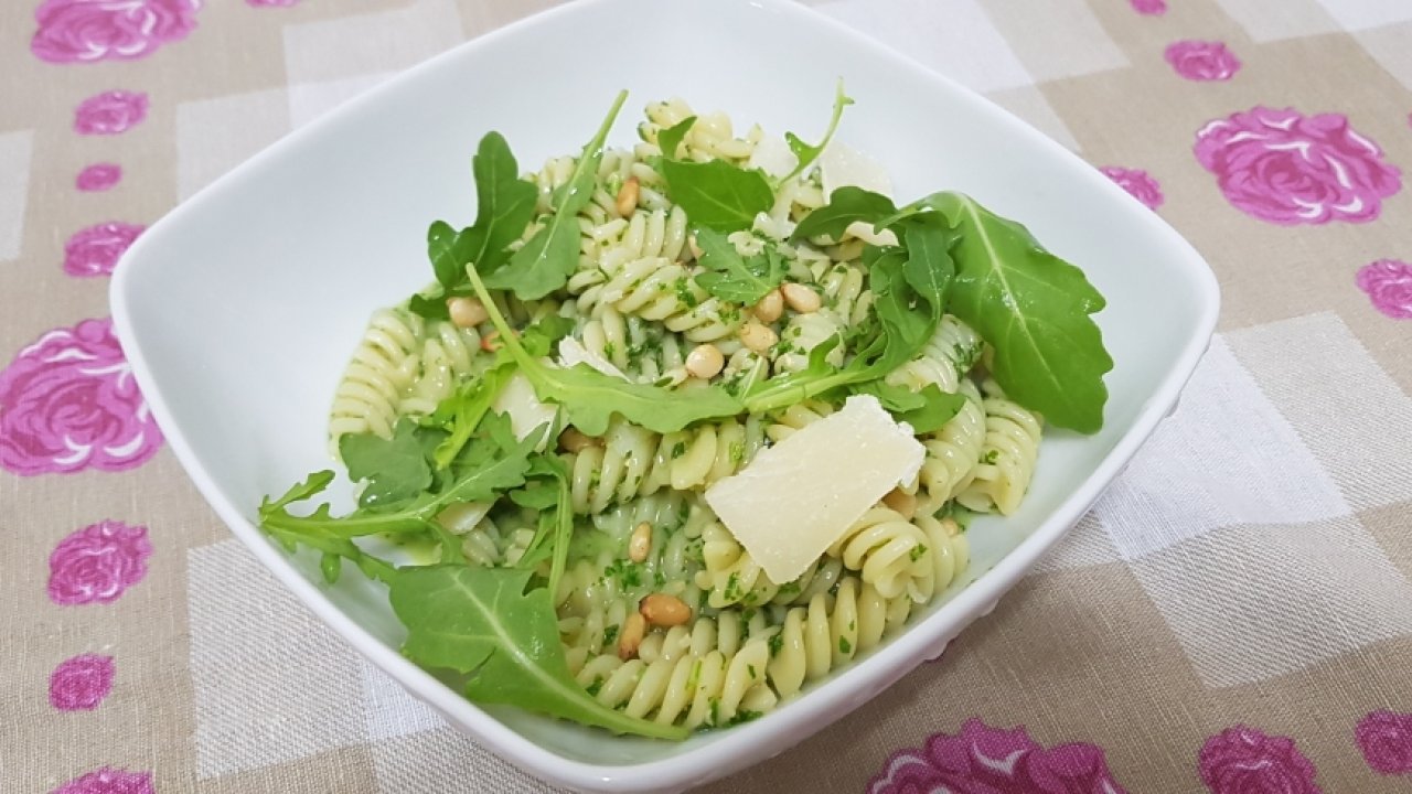 PASTA AL PESTO DI RUCOLA