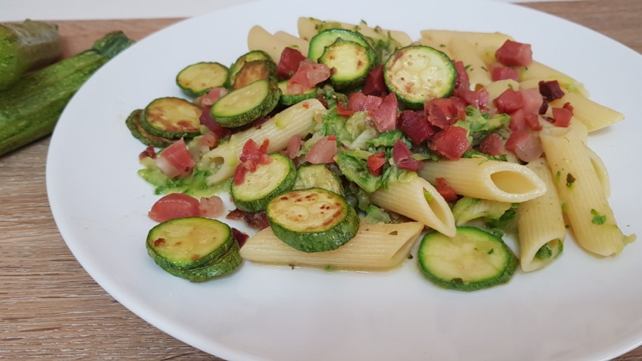 PASTA ZUCCHINE E SPECK