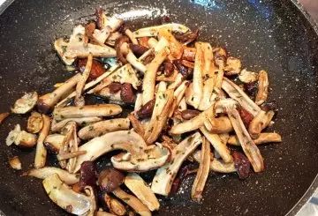 FUNGHI PIOPPINI TRIFOLATI