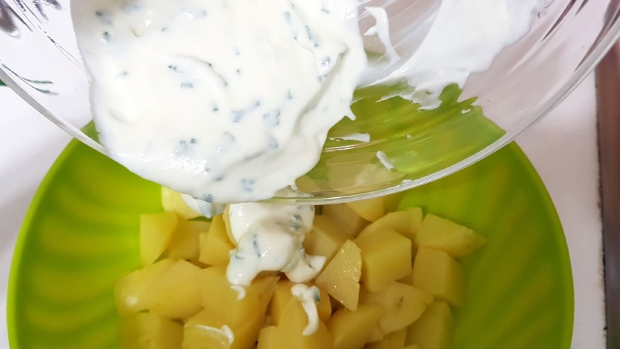 SALSA ALLO YOGURT PER PATATE