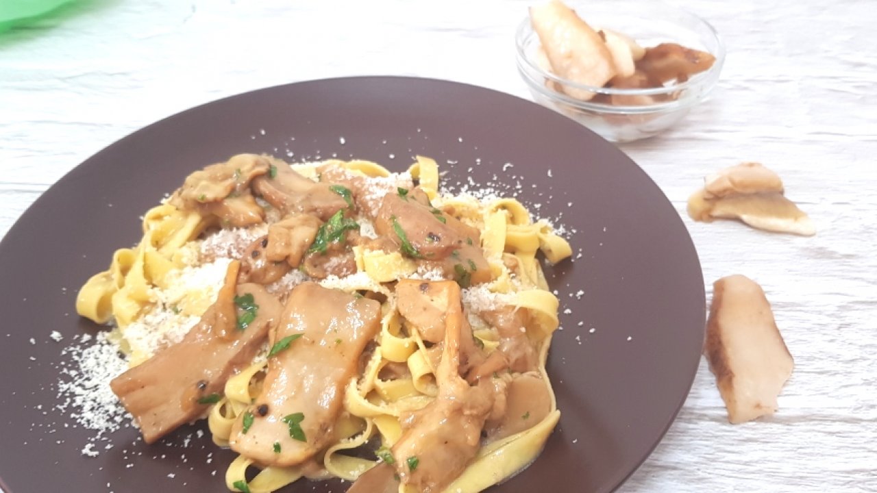 TAGLIATELLE AI FUNGHI PORCINI