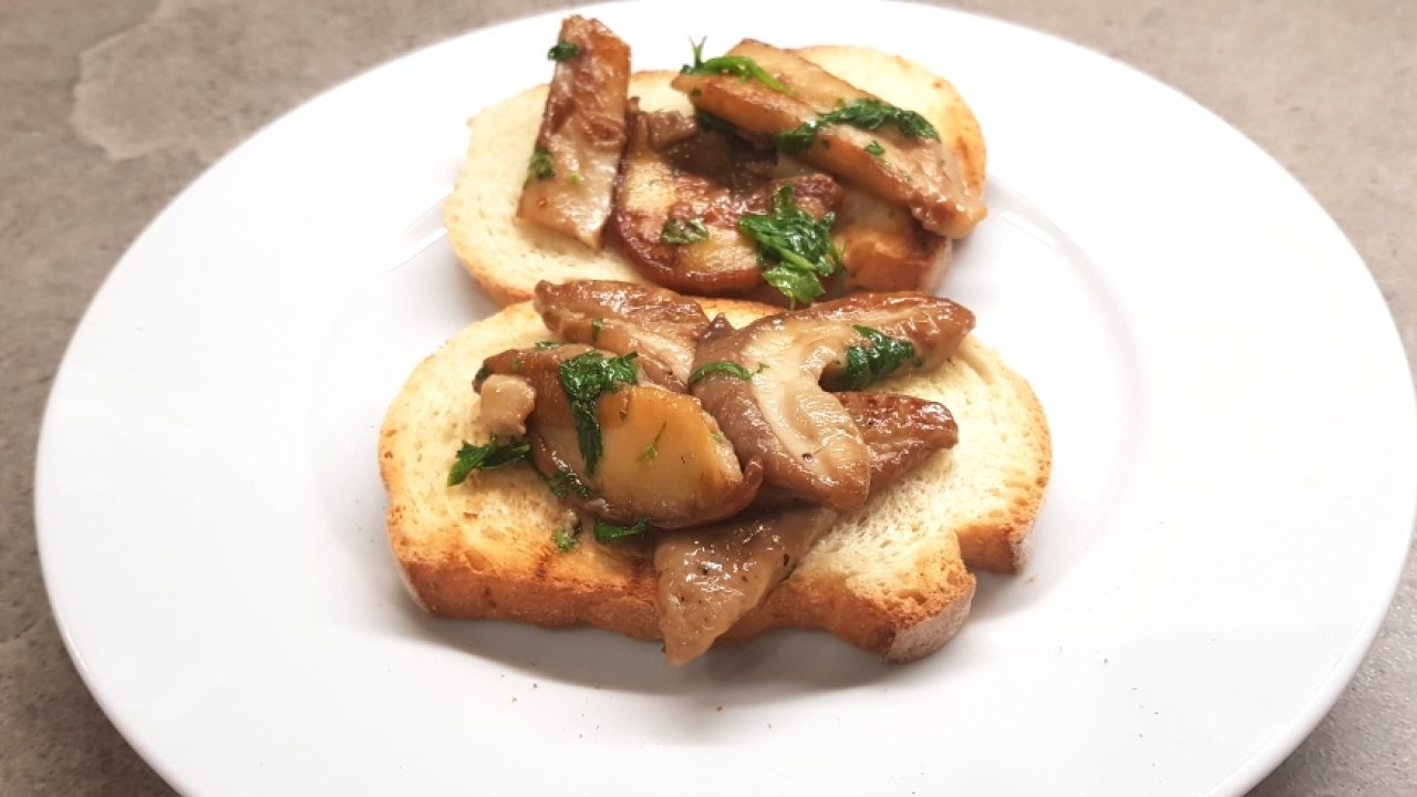 BRUSCHETTE AI PORCINI