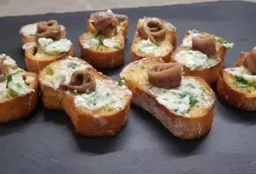 BRUSCHETTE BURRO E ALICI