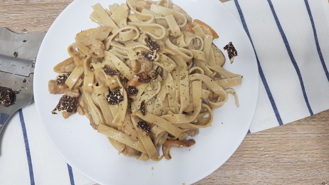 PASTA FUNGHI E PANNA