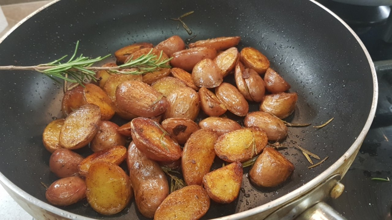 PATATE ROSSE IN PADELLA