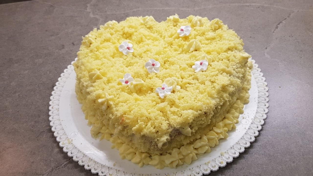 TORTA MIMOSA ALL'ANANAS