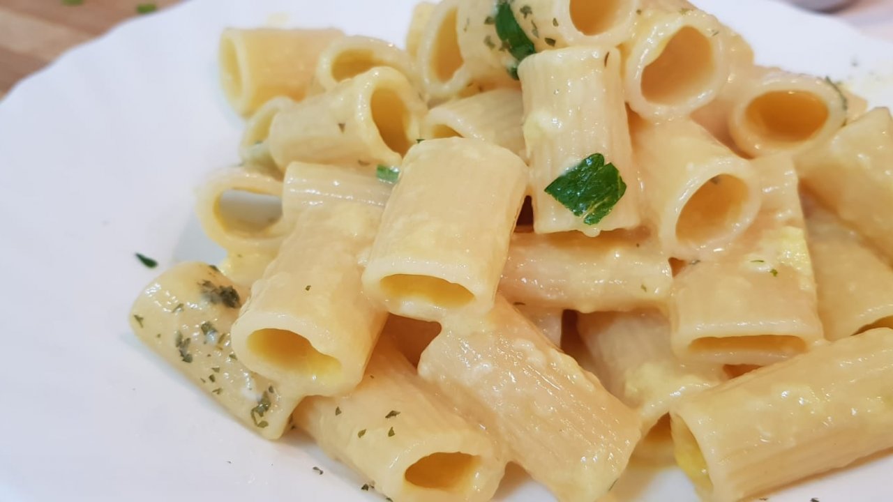 PASTA CACIO E UOVA