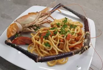 PASTA CON GAMBERO BLU