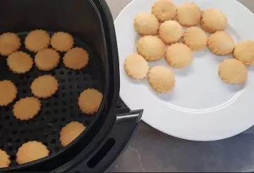 BISCOTTI DI FROLLA IN FRIGGITRICE AD ARIA