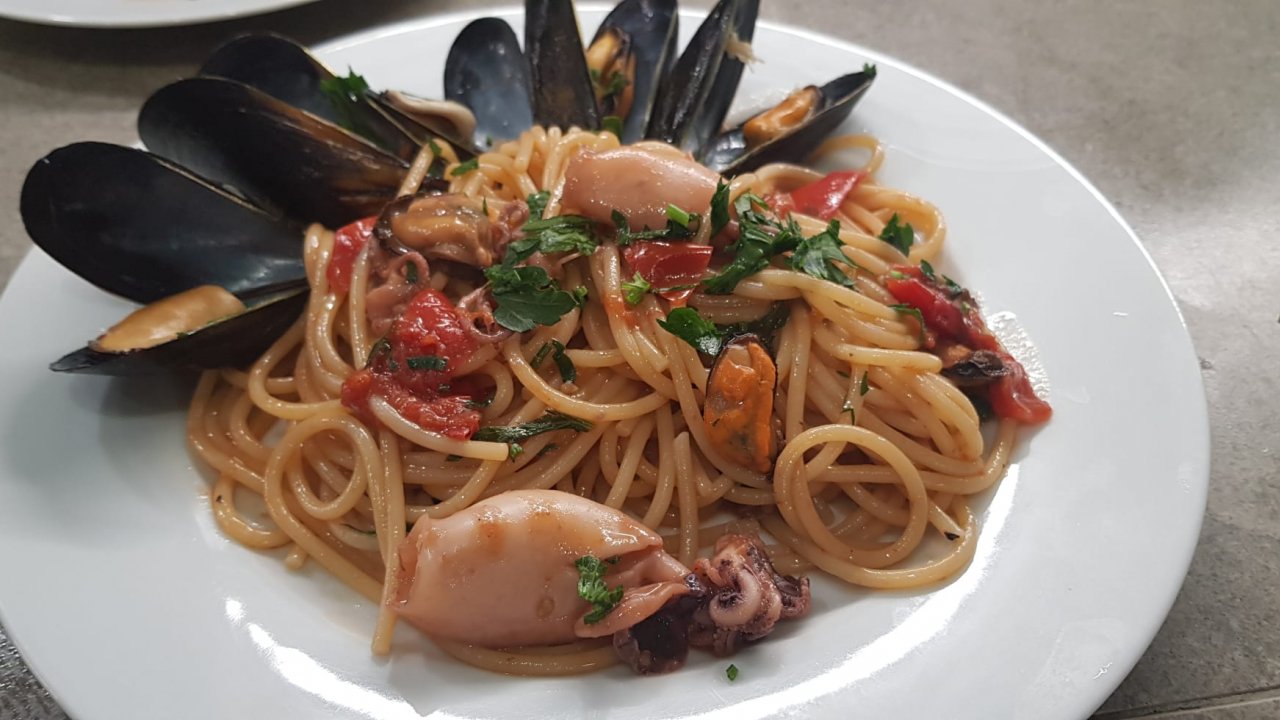 SPAGHETTI COZZE E CALAMARETTI