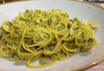 SPAGHETTI VONGOLE E PISTACCHI