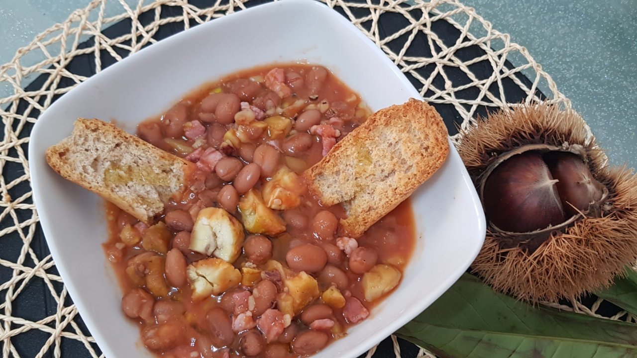 ZUPPA DI CASTAGNE E FAGIOLI