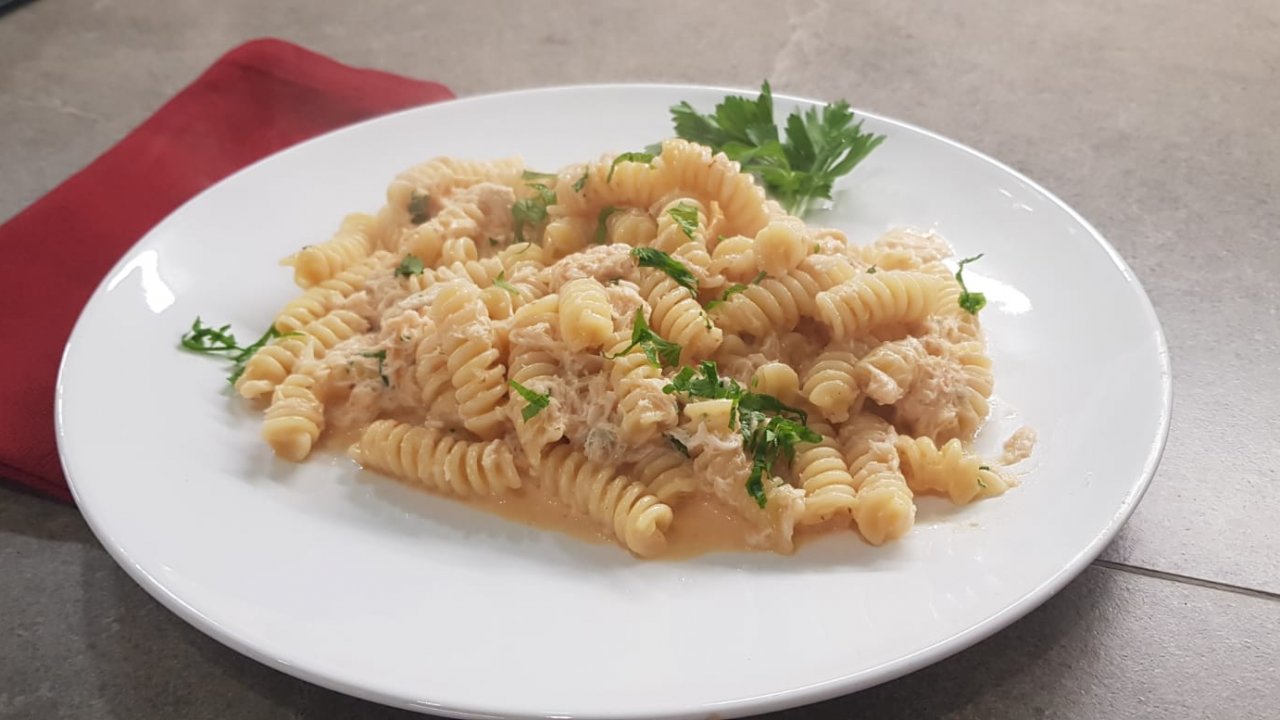 PASTA CON POLPA DI GRANCHIO