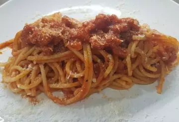 PASTA CON POMODORO E PANCETTA
