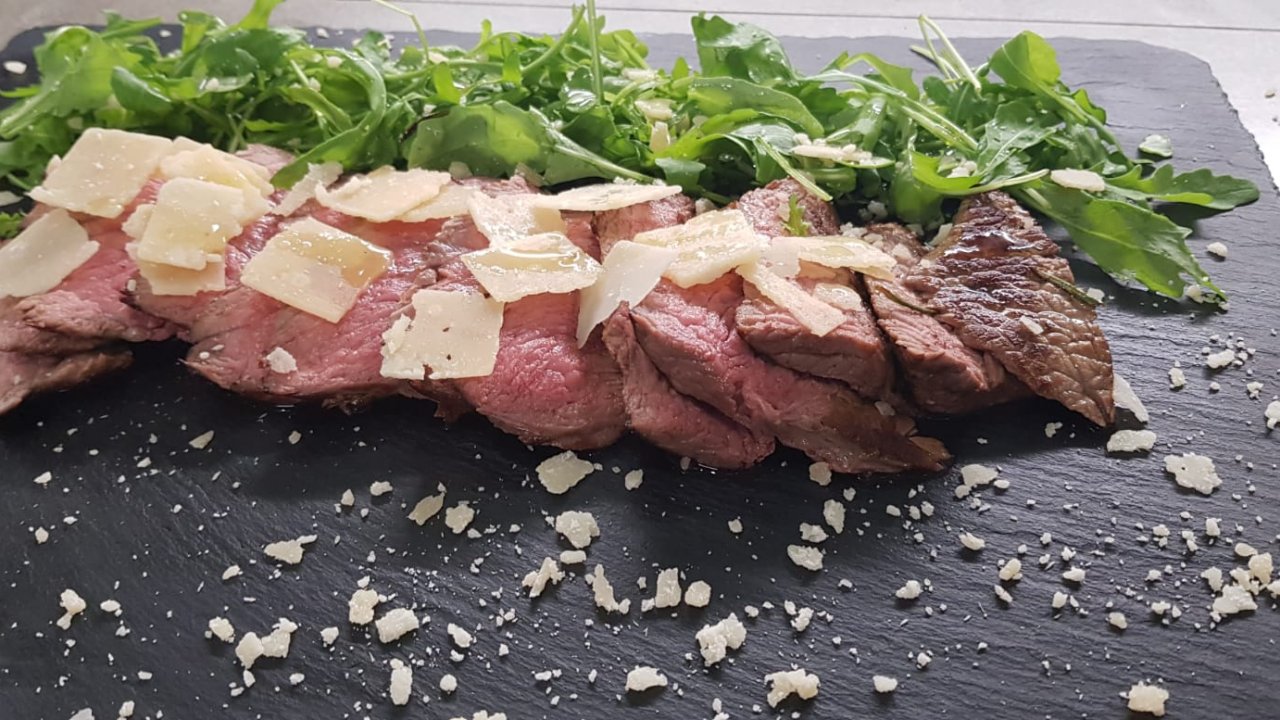 TAGLIATA DI MANZO IN PADELLA