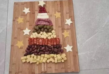 ALBERO DI NATALE CON SALUMI E FORMAGGI