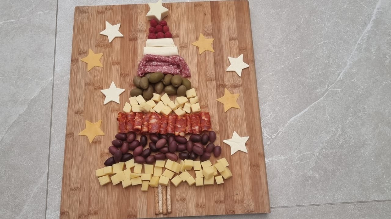 ALBERO DI NATALE CON SALUMI E FORMAGGI