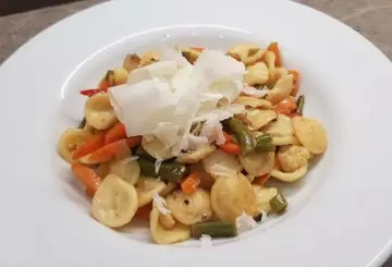 PASTA CON VERDURE SALTATE IN PADELLA