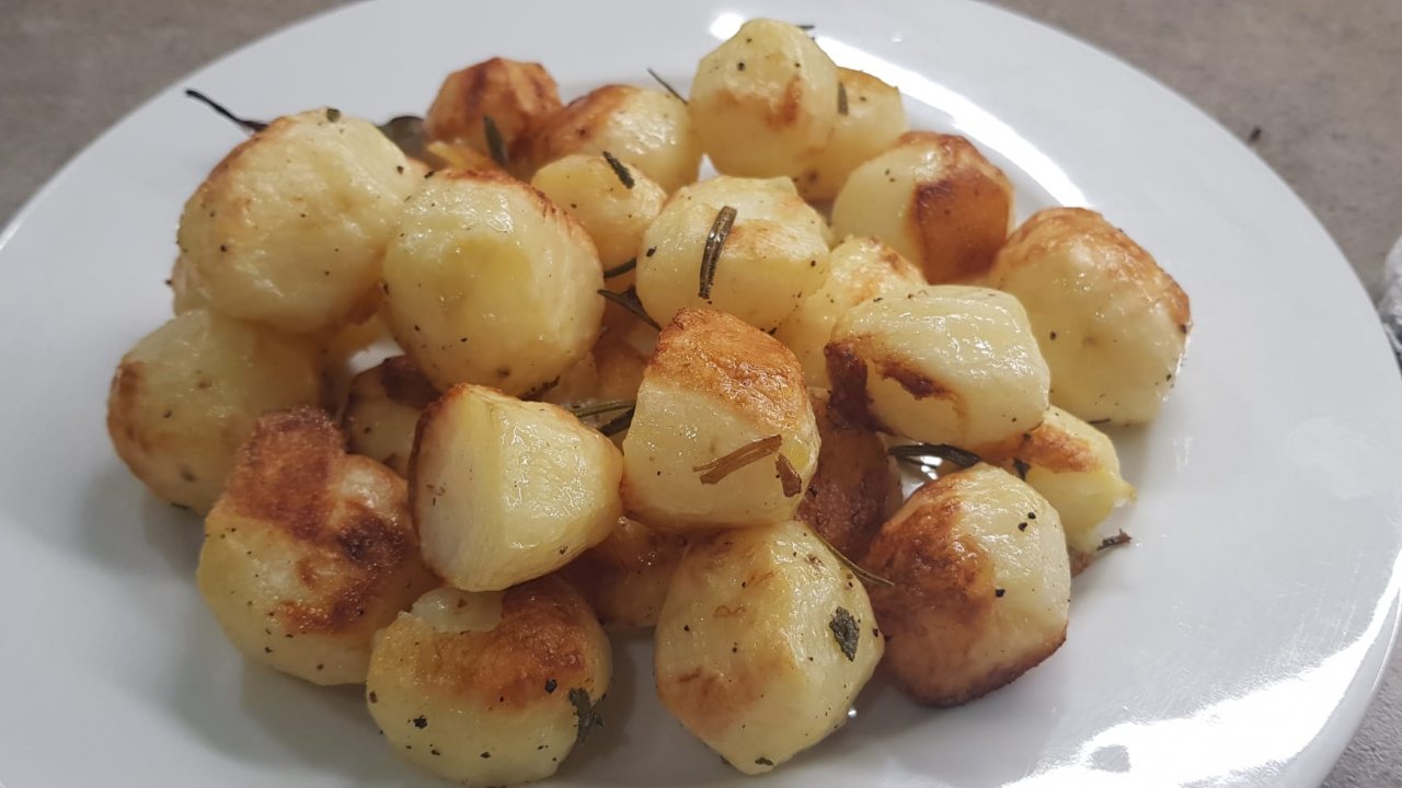 PATATE NOVELLE SENZA BUCCIA AL FORNO