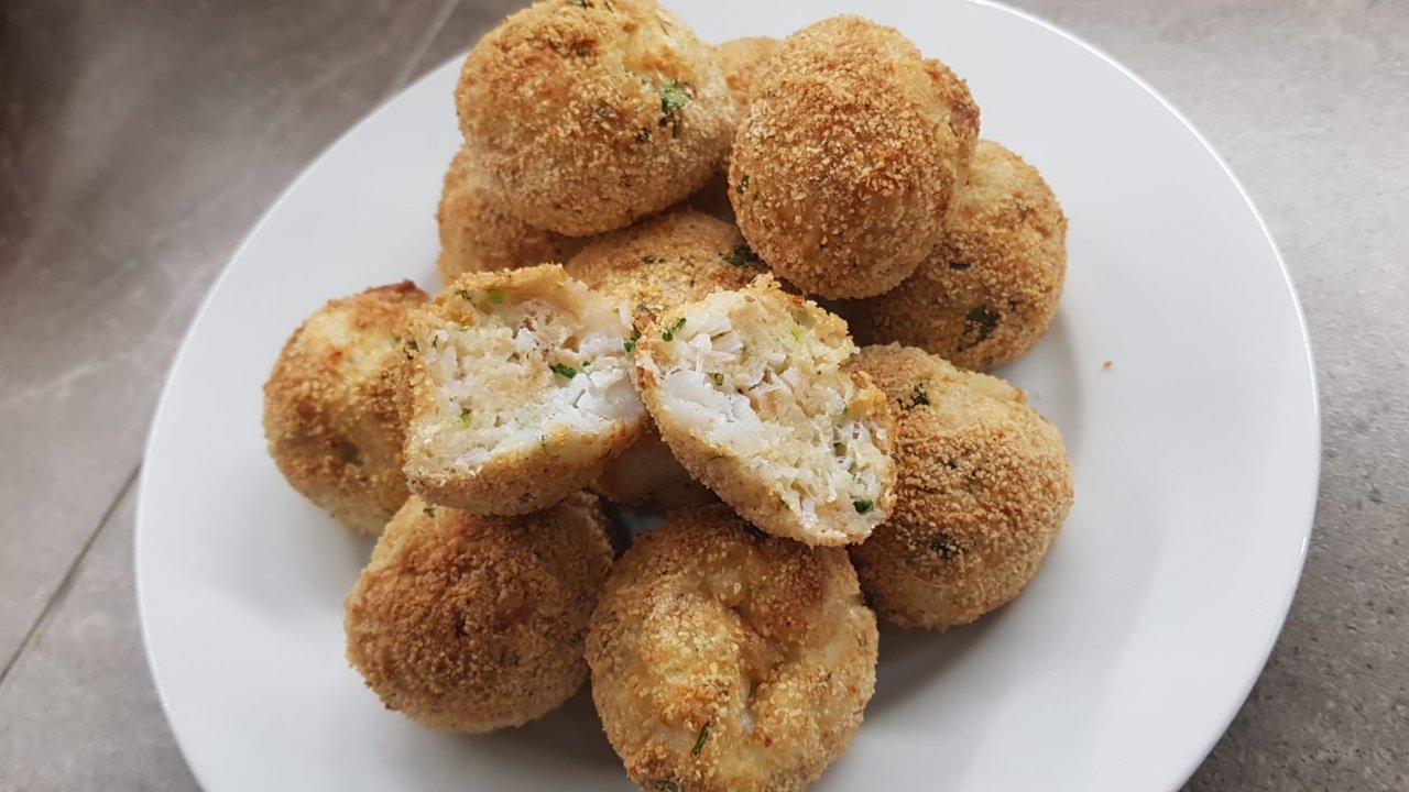 POLPETTE DI MERLUZZO IN FRIGGITRICE AD ARIA