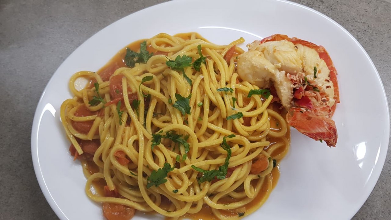 SPAGHETTI ALLA CHITARRA AL SUGO DI ARAGOSTA