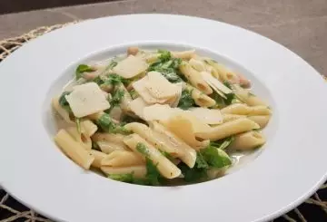 PENNE CON CREMA DI CANNELLINI E RUCOLA