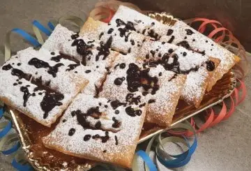 CHIACCHIERE CON PASTA SFOGLIA