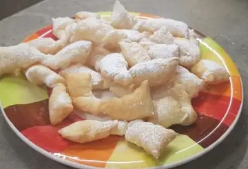 FIOCCHI DI CHIACCHIERE IN FRIGGITRICE AD ARIA