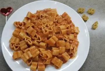 PASTA A CUORE CON SALSA ROSA