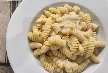 FUSILLI CON ASPARAGI BIANCHI
