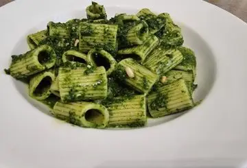 PASTA AL PESTO DI CAVOLO NERO
