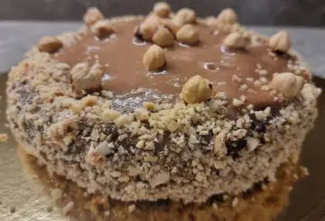 TORTA ALLA NOCCIOLA CON CREMA DIPLOMATICA