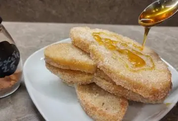 PANE FRITTO CON ZUCCHERO E NOCE MOSCATA