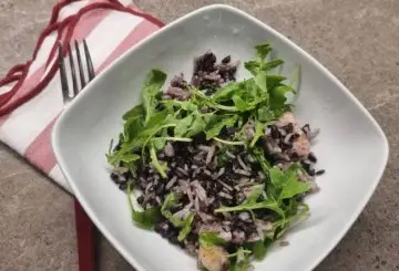 RISO BIANCO E NERO CON GAMBERI E RUCOLA