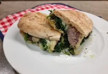 PANUOZZO SALSICCE E FRIARIELLI IN FRIGGITRICE AD ARIA