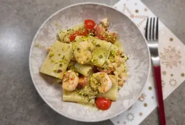 PACCHERI CON PESTO DI PISTACCHI E GAMBERI