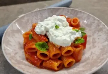 MEZZE MANICHE CON LA STRACCIATELLA
