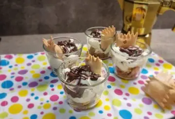 TIRAMISÙ DI CHIACCHIERE AL BICCHIERE