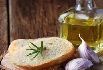 OLIO AROMATIZZATO ALL'AGLIO