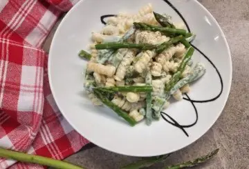 PASTA AGLI ASPARAGI E RICOTTA