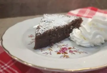 TORTA AL CIOCCOLATO DELLE UOVA PASQUA 