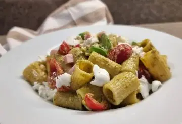 PASTA FREDDA AL PESTO, BURRATA E POMODORINI