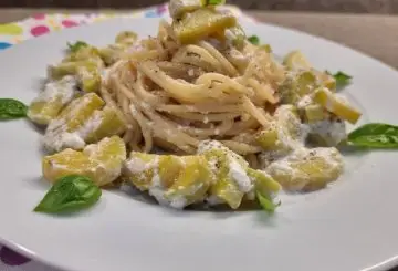 SPAGHETTI CON ZUCCHINE TROMBETTA 