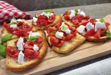 BRUSCHETTE BURRATA E POMODORINI