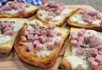 BRUSCHETTE PROSCIUTTO COTTO E MOZZARELLA