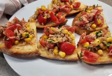 BRUSCHETTE CON TONNO E MAIS