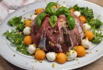 INSALATA DI MELONE, PROSCIUTTO E MOZZARELLINE A CUPOLA